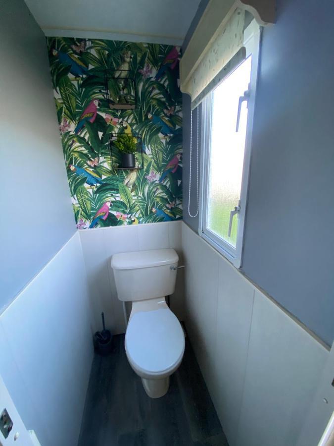 Seaview 190 - Ingoldmells - Pet Friendly, Wifi, Bed Linen - Close To Beach And Fantasy Island - Meadow Lakes Caravan & Lodge Hire Extérieur photo